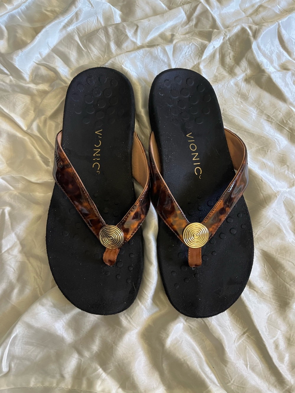 Vionic flip flops. Hilda tortoise shell. Size 8